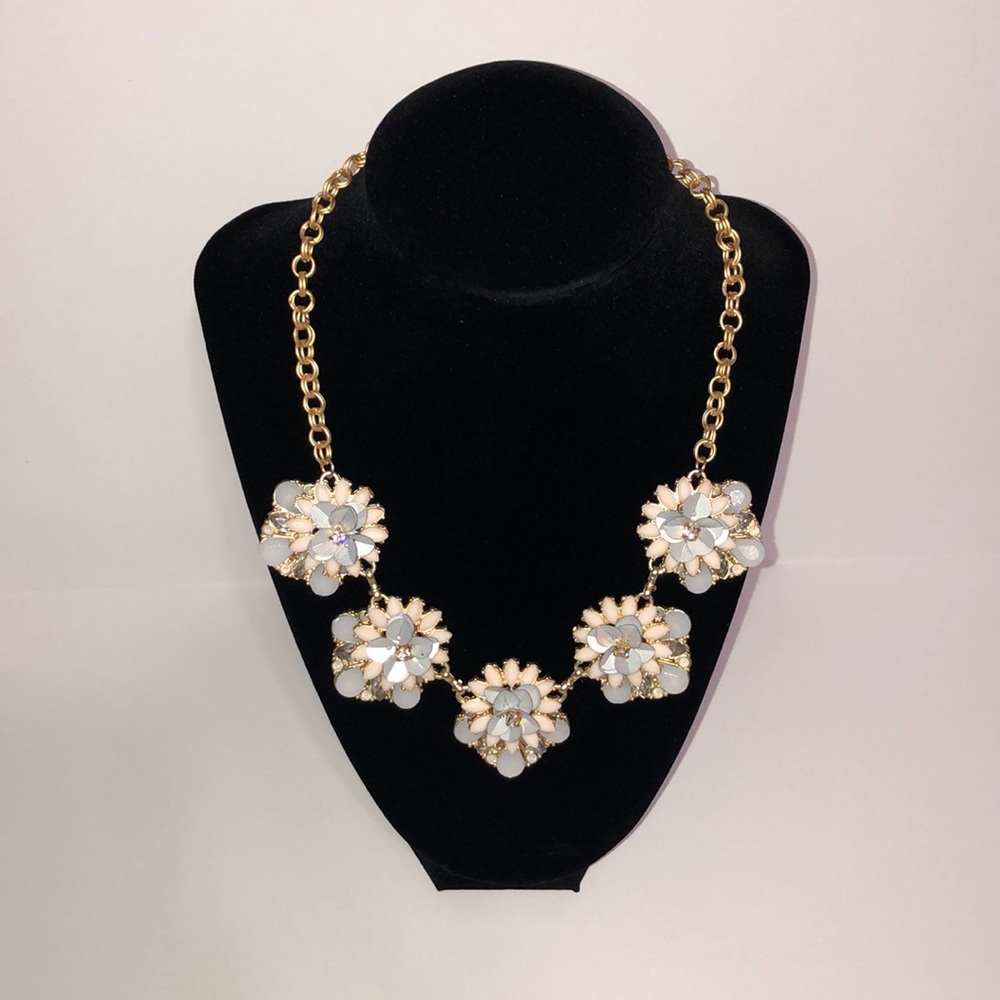 NWOT Floral Statement Necklace